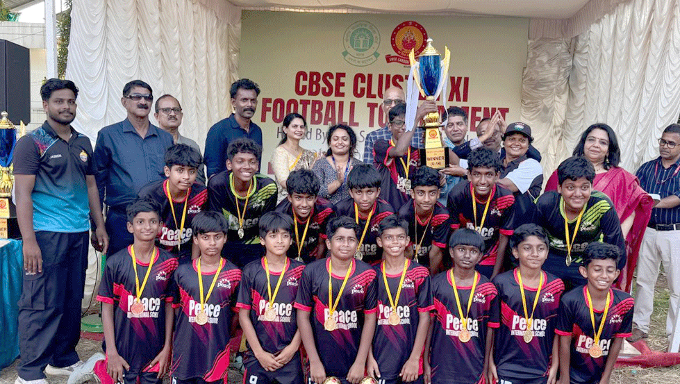 അണ്ടർ-14 വിഭാഗത്തിൽ വിജയികളായ പീസ് പബ്ലിക് സ്‌കൂൾ എറണാകുളം